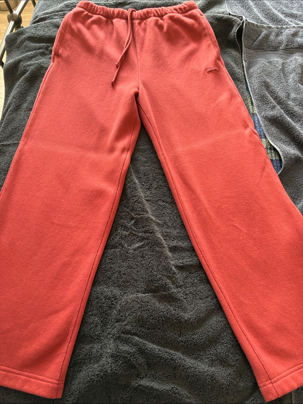 SKIMS Wide-Leg Sweatpants in Burgandy Red